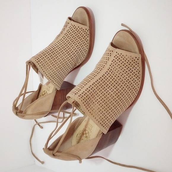 Vince Camuto soft leather Ankle Straps Heels. Tan. Triangle cut out design. Sz 7 - Picture 4 of 11